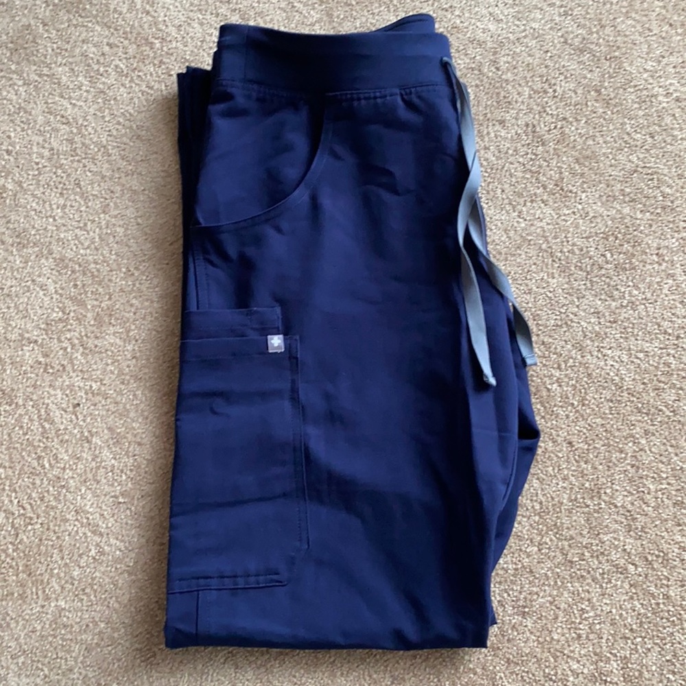 Figs Kade cargo scrub pants (navy)